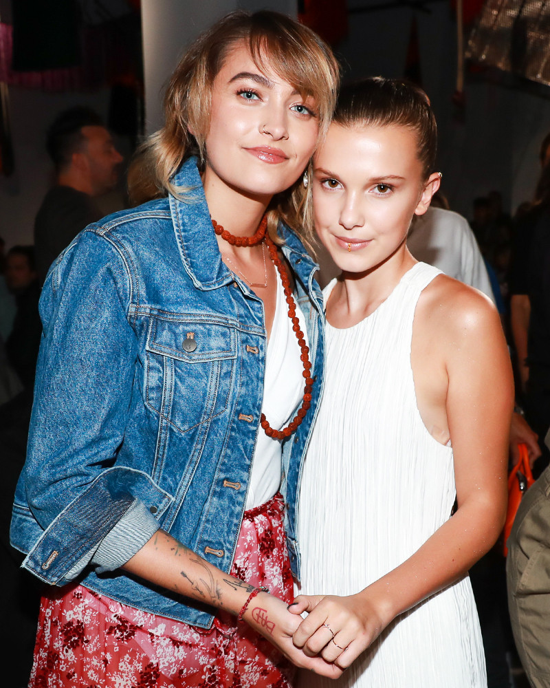 Millie Bobby Brown y Paris Jackson deslumbran en la nueva campaña de